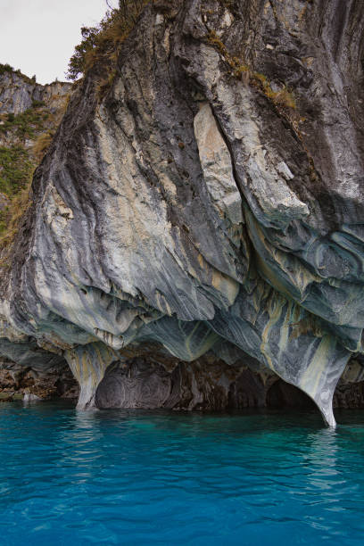 istock Beautiful Marble Caves and turquoise water lake. 1254787852