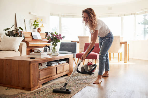 опрятное пространство - счастливое место - vacuum cleaner стоковые фото и изображения