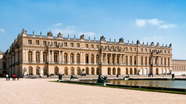 palacio de versalles, cerca de parís. - chateau de versailles fotografías e imágenes de stock