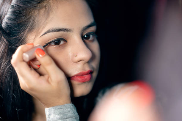 eye make-up with black eyeliner close-up portrait - human eye eyesight women creativity imagens e fotografias de stock