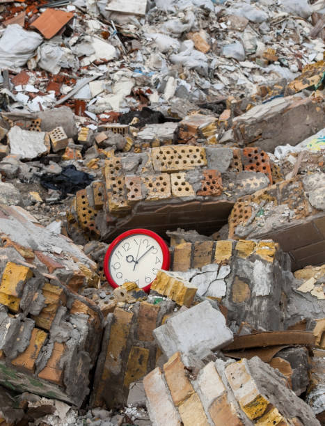 Garbage Clock 100+ Broken Wall Clock Stock Photos, Pictures & Royalty-Free Images ...