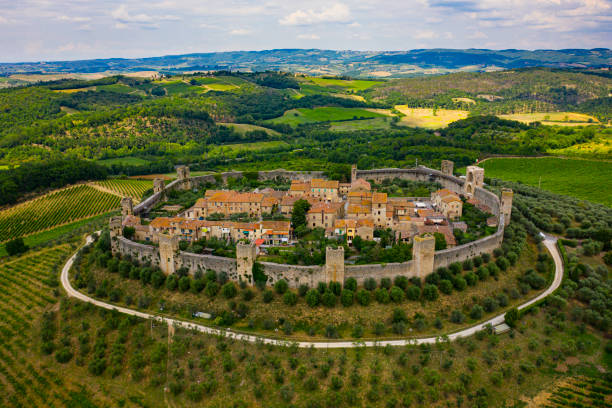 Monteriggiori in Tuscany Italy Monteriggiori in Tuscany Italy fortified wall stock pictures, royalty-free photos & images