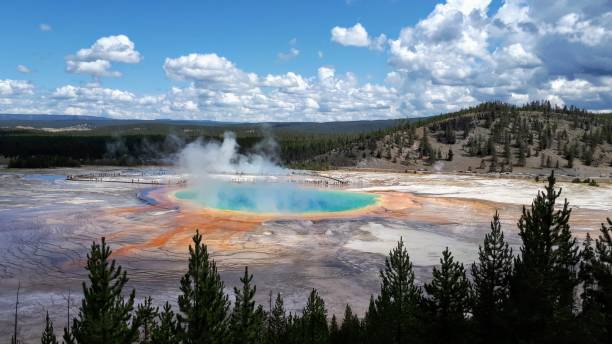 Grand Prismatic Spring Yellowstone Panoamica midway geyser basin photos stock pictures, royalty-free photos & images