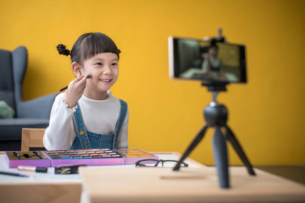 istock Little beauty vlogger 1254877386