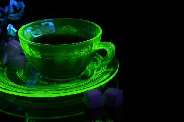 ถ้วยชาแก้วยูเรเนียม - ยูเรเนียม ภาพสต็อก ภาพถ่ายและรูปภาพปลอดค่าลิขสิทธิ์