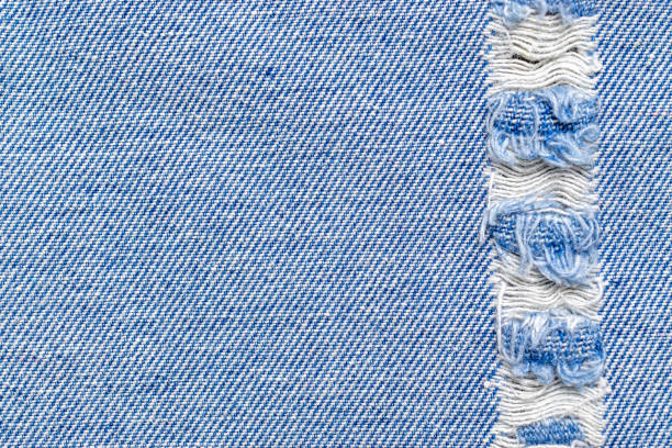 textura jeans azul. tecido de tecido de jeans indigo com espaço de cópia para fundo têxtil vintage. padrão de moda de material de algodão - frayed burlap textile part of - fotografias e filmes do acervo