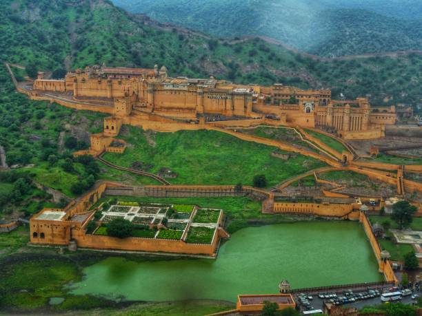 Amber fort, Jaipur Full frame pic of Amber fort Jaipur, Rajasthan.Rainy weather amber fort stock pictures, royalty-free photos & images