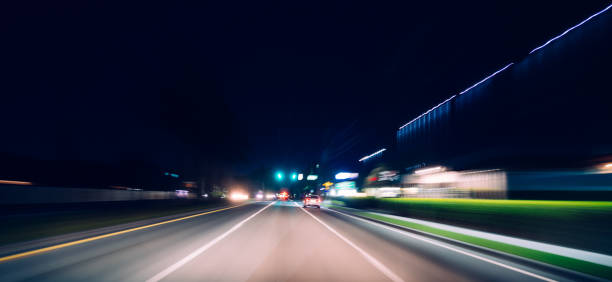 istock Streaks of traffic lights 1254981191