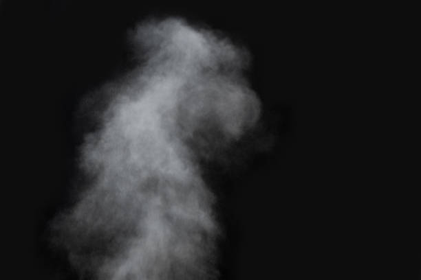 weißer rauch auf schwarzem hintergrund isoliert. rauchbild - rauch fotos stock-fotos und bilder