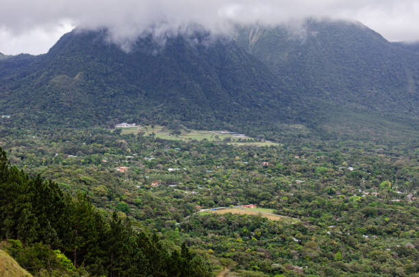 istock Landscape view of El Valle de Anton 1255000347
