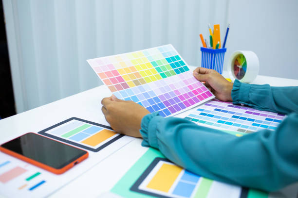 istock concept Team designers Presentation model the mobile phone screen to suit their usage.UX UI 1255000934