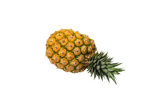 całe świeże owoce ananasowe na białym tle, maska przycinająca - pineapple sour taste full tropical climate zdjęcia i obrazy z banku zdjęć