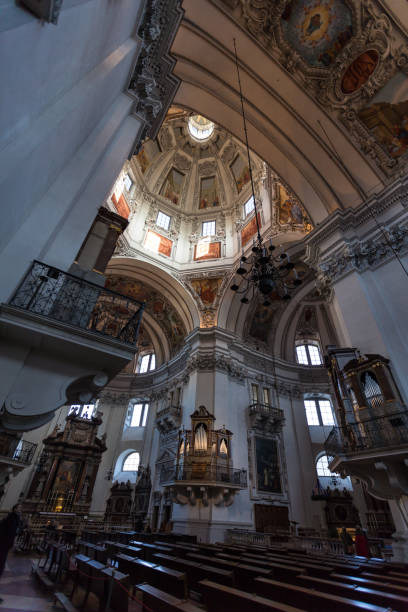 catedral de salzburgo na áustria - indoors cathedral salzburg cathedral salzburg - fotografias e filmes do acervo