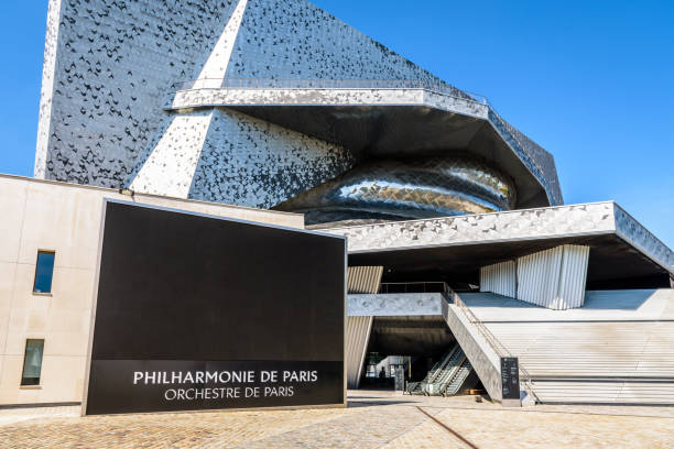 eingang der philharmonie de paris konzertsaal. - national concert hall stock-fotos und bilder