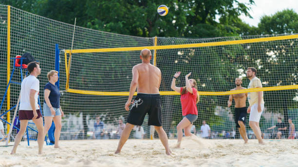 beach volleyball - volleying sport summer men imagens e fotografias de stock