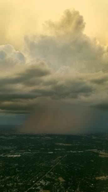 istock Storm over the city 1255093412