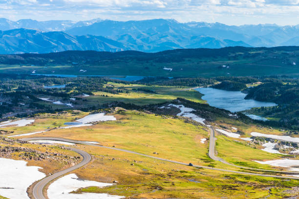 медвежье шоссе - absaroka range стоковые фото и изображения