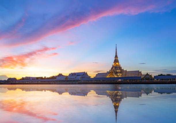 Travel Golden Temple in Chiang Mai, Thailand