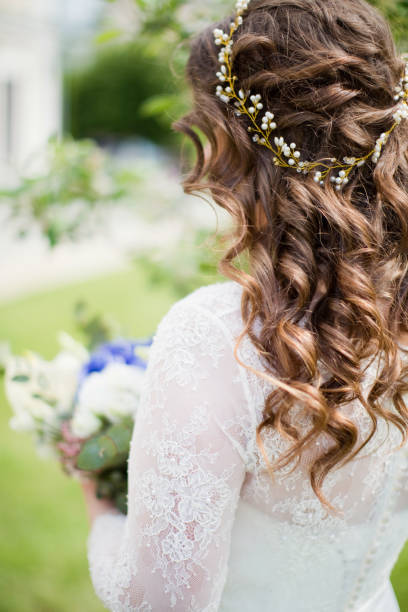 istock Curly bride with beautiful hairstyle holds wedding bouquet 1255152314