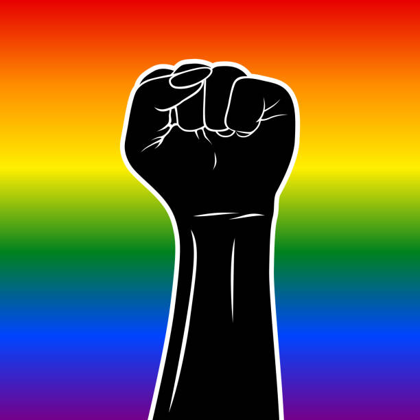 illustrations, cliparts, dessins animés et icônes de poing noir levé avec le contour blanc sur le fond de couleurs lgbt d’arc-en-ciel de gradient. inscrivez-vous sur la communauté lgbtq pour la liberté homosexuelle et strengh. affiche d’illustration de fierté. geste représentant l’unité sociale. - strengh