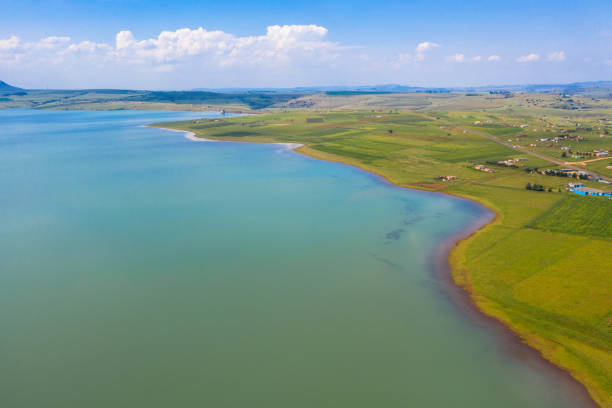 zapora woodstock w rzece tugela w pobliżu bergville, republika południowej afryki - tugela river zdjęcia i obrazy z banku zdjęć