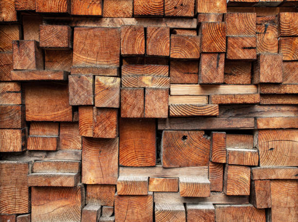 fundo de madeira de placas de diferentes tamanhos. - material variation timber stacking - fotografias e filmes do acervo