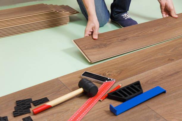 istock Worker installing laminate flooring in a new house 1255196633