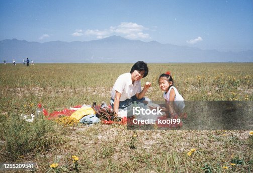 istock 1980s China Mother and daughter photos of real life 1255209541