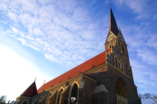 The Parish Church of St. Nicholas is a Roman Catholic church located on the western side of the Inn River.
It was built in 1881 in the neo-Gothic style and was consecrated in 1885.