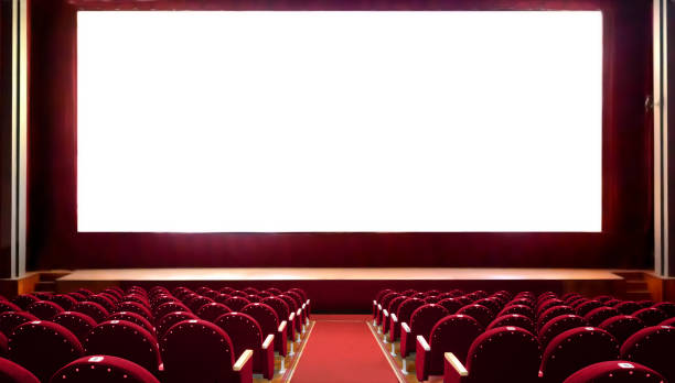 leere rote kinositze mit leerem weißen bildschirm zum hinzufügen eines bildes - kino stock-fotos und bilder