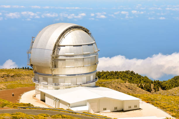 astronomical observatory telescope - alb imagens e fotografias de stock