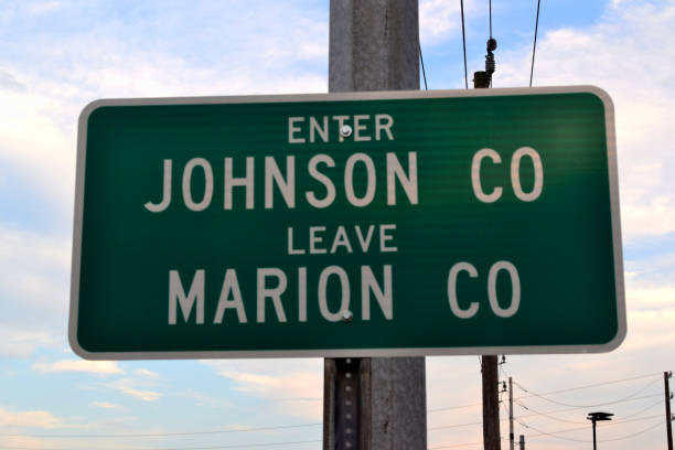 istock Enter Johnson Co Leave Marion Co Signage Outdoors 1255254116
