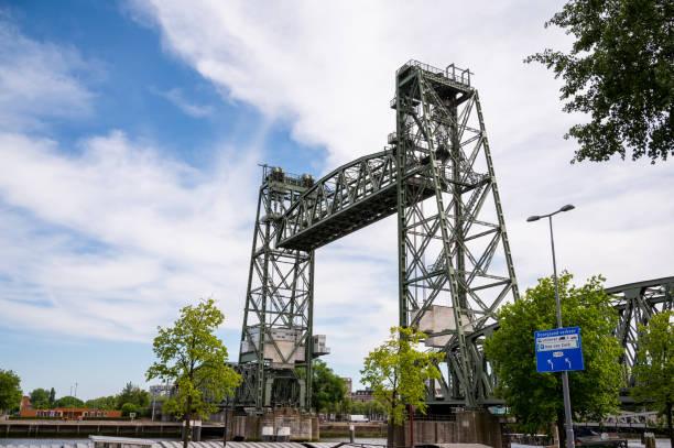 istock Koningshavenbrug, Rotterdam, Netherlands 1255254287