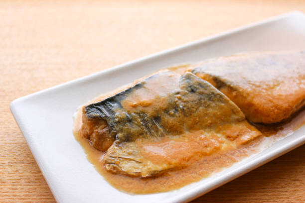saba misoi (makrela na wolnym ogniu w miso), makrela gotowana w sosie miso - simmered zdjęcia i obrazy z banku zdjęć