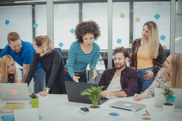istock A busy day in the office 1255291972