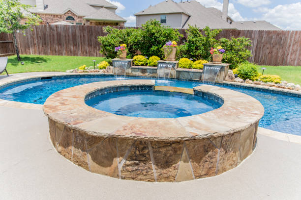 istock Beautiful private pool and hot tub in backyard 1255304316