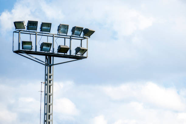 glühbirne eines fußballstadions - floodlight blue sky day stock-fotos und bilder