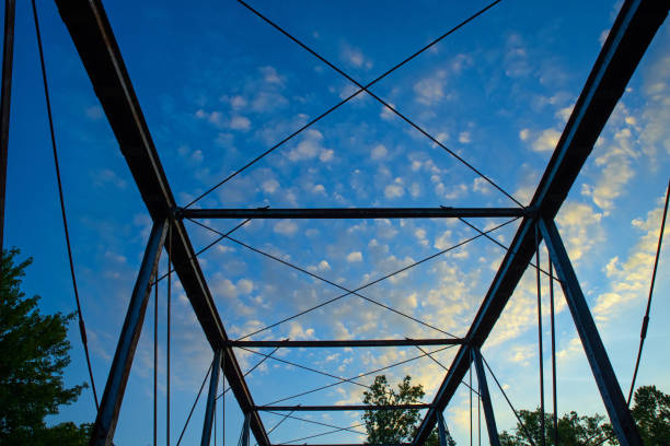 bridge-buttler bridge-built en 1903-miami county indiana-288 pies de largo sobre el río eel - buttler fotografías e imágenes de stock