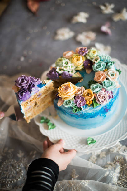 istock Blue Buttercream Flower Cake 1255406659