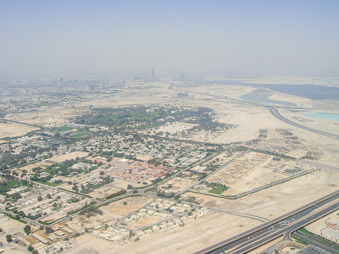 In May 2011, skyscrapers were being built in Dubaï, the cityscape was evolving very quickly at that time.