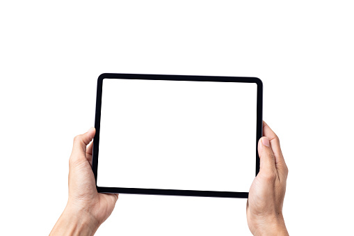 Mano hombre sosteniendo la tableta con la pantalla en blanco maqueta aislado en el fondo blanco con la trayectoria de recorte photo