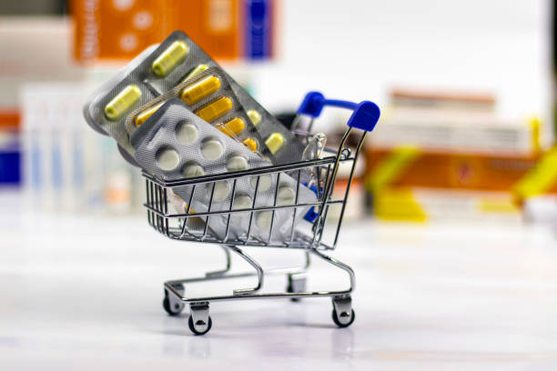 Medicine concept. Various capsules, tablets and medicine in a supermarket trolley on a white background. Pills concept. Buy medicine. Selective focus. Buy online products for treatment. Various capsules, pills and medicine in a shopping basket on a white background. Creative idea for healthcare, health insurance and pharmaceutical company. Selective focus. Pharmacies Handle Prescription Transfers stock pictures, royalty-free photos & images