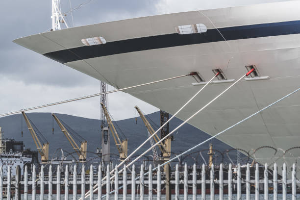 profile of the bow of a cruise ship - repairing sky luxury boat deck imagens e fotografias de stock