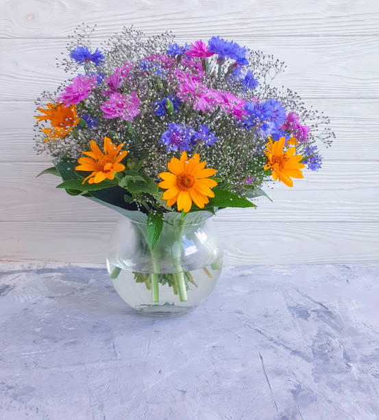 istock summer vase bouquet 1255474161