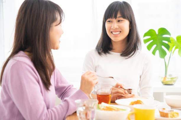 istock asian parent and daughter 1255503588
