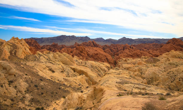 panoramiczny widok na fire canyon w valley of fire state park, nevada united states valley of fire, usa - extreme terrain eroded snow landscape zdjęcia i obrazy z banku zdjęć