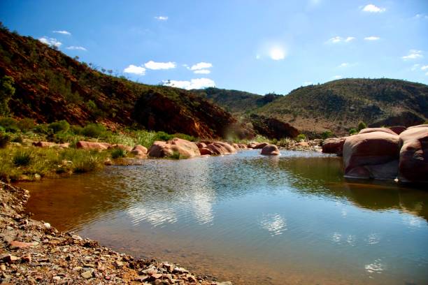 flinders ranges outback landscape - flagged fotografías e imágenes de stock