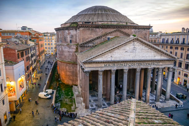 panoramiczny widok na kopułę rzymskiego panteonu w samym sercu rzymu - cupola people rome lazio zdjęcia i obrazy z banku zdjęć