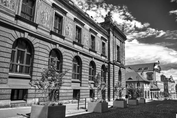 istock Cobbled street and Historic buildings 1255551225