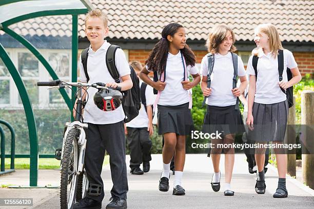 Junior Kinder Verlassen Der Schuleklasse Stockfoto und mehr Bilder von Bildung - Bildung, Abschied, Gehen